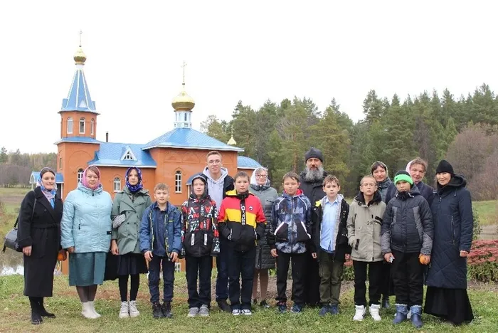 В МОНАСТЫРЬ